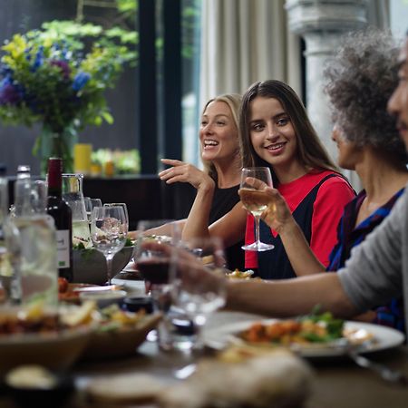 Voco Orchard Singapore By Ihg Экстерьер фото A dinner party