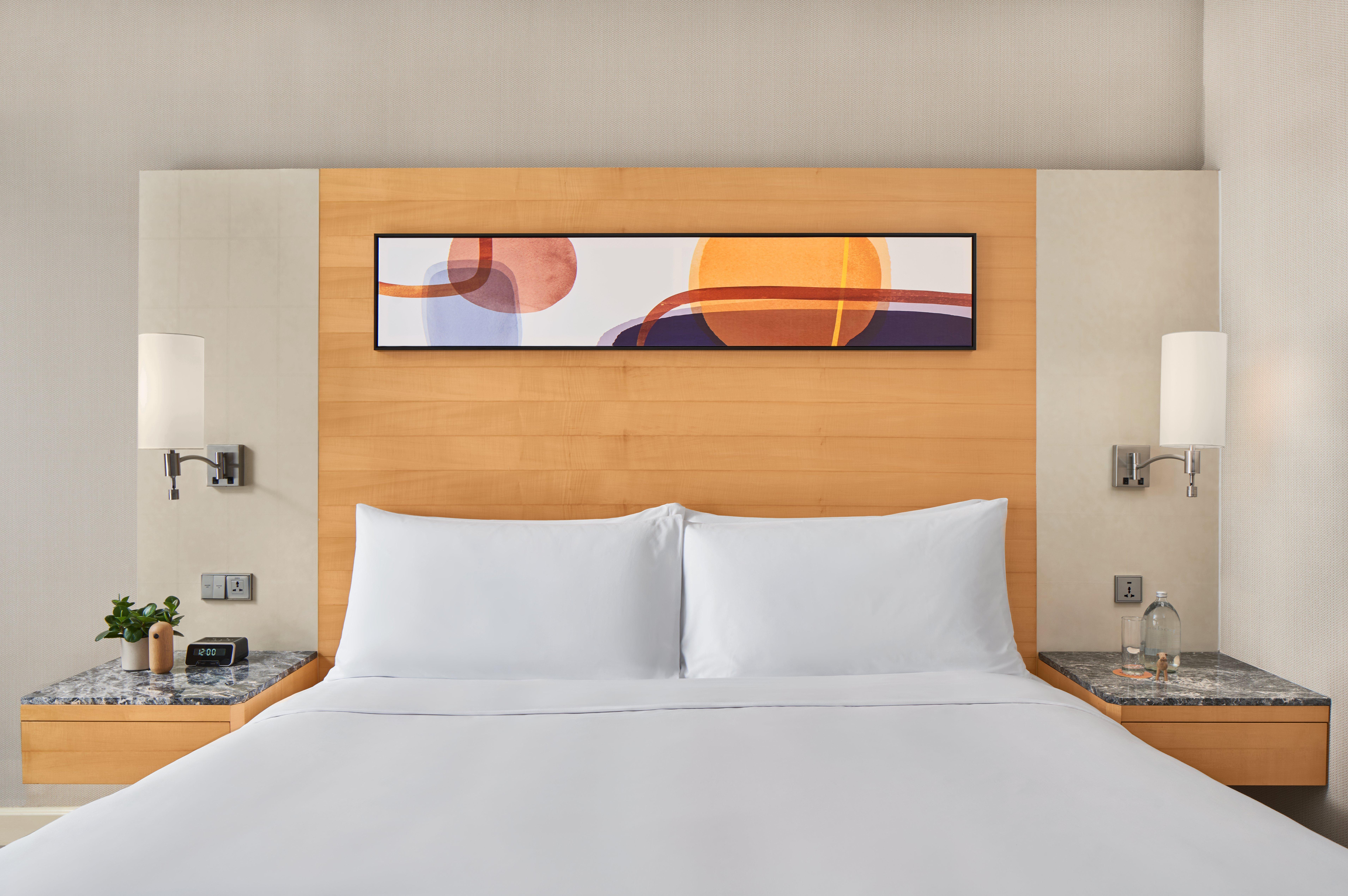 Voco Orchard Singapore By Ihg Экстерьер фото A bedroom at the Hilton London Heathrow