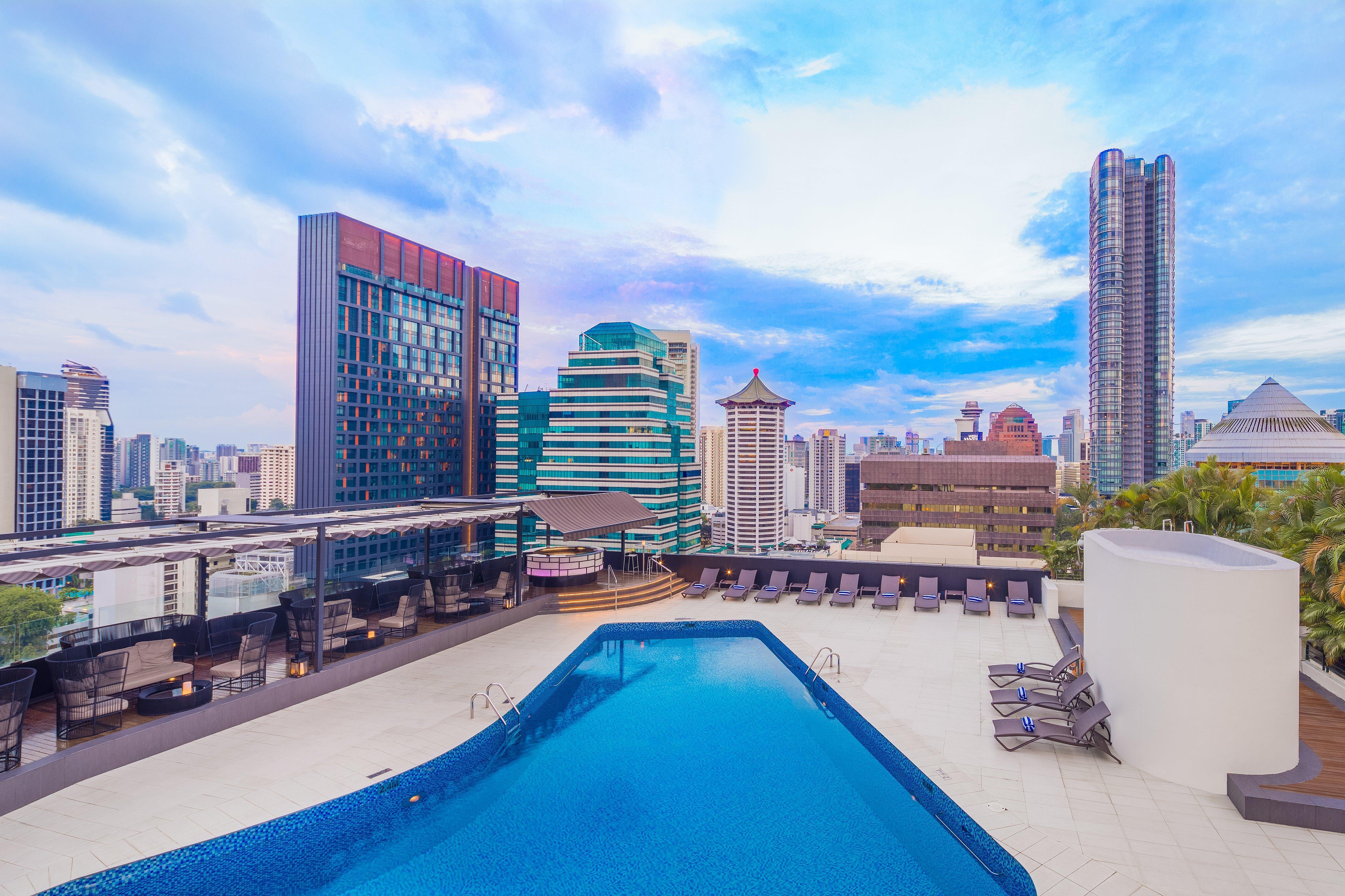 Voco Orchard Singapore By Ihg Экстерьер фото The rooftop pool at the hotel