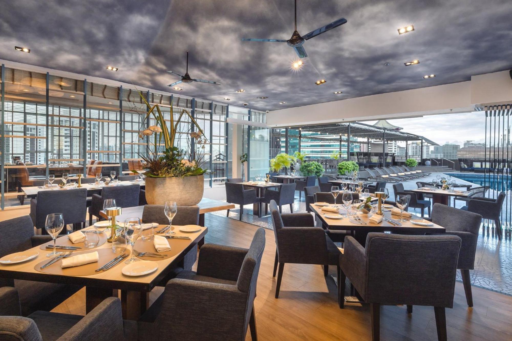 Voco Orchard Singapore By Ihg Экстерьер фото Restaurant Cloud 9