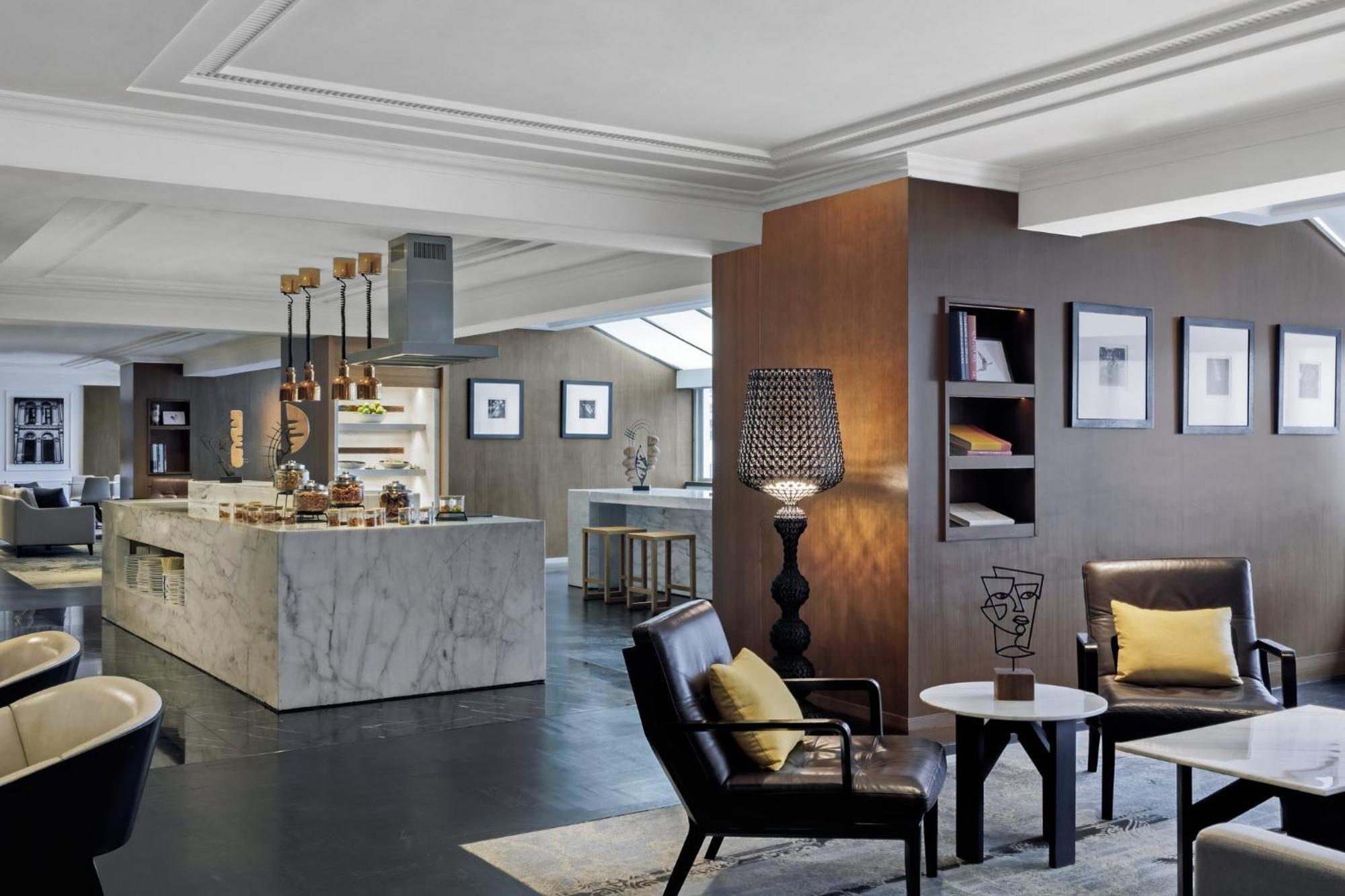 Voco Orchard Singapore By Ihg Экстерьер фото The Club lounge at London Heathrow Airport