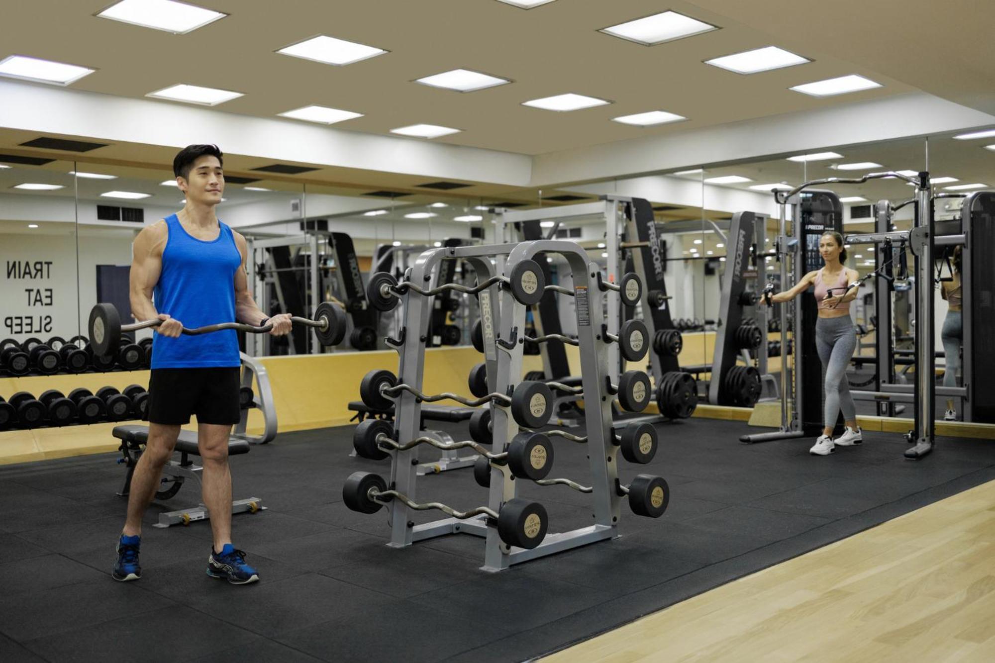 Voco Orchard Singapore By Ihg Экстерьер фото The gym at the hotel